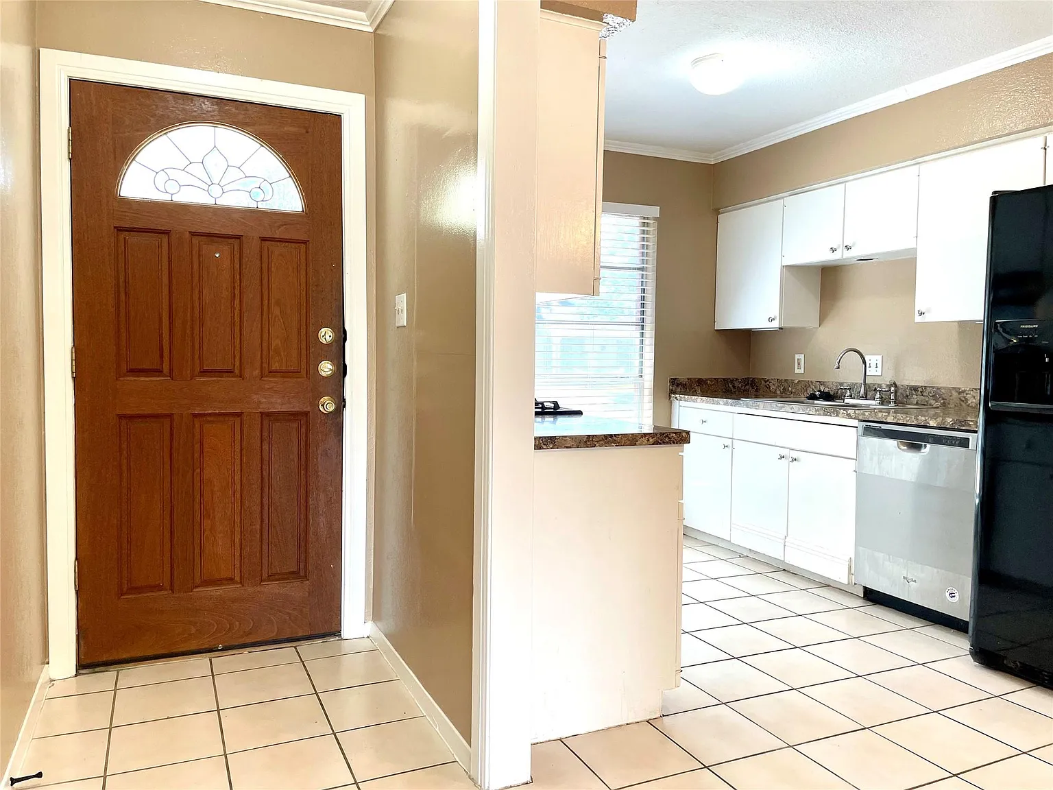 3 bed, 2.0 bath, 1244 sqft, $1,900 — Photo 4