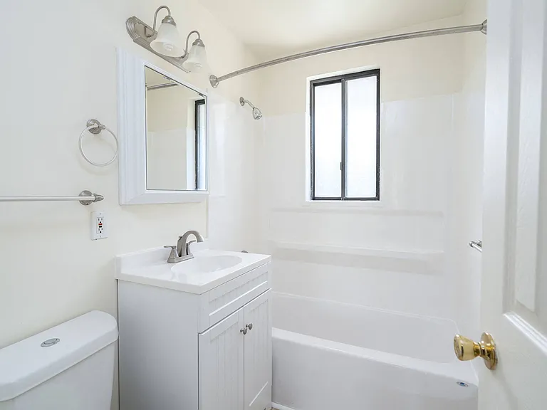 Hathaway Farms Townhomes at Northampton — Photo 112