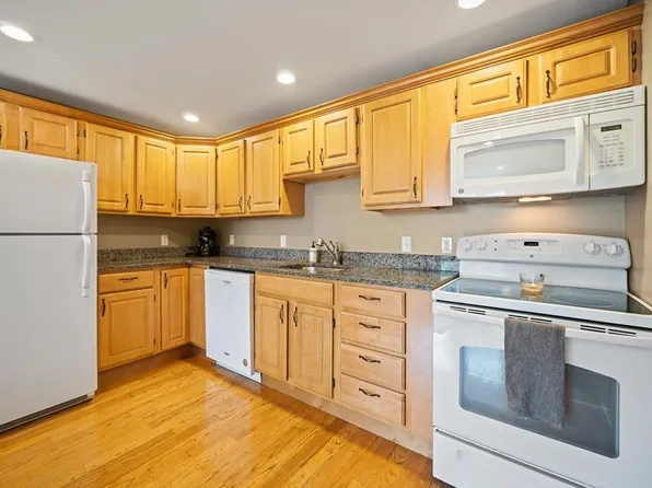218-220 E Cottage St Unit 2, Dorchester, MA 02125