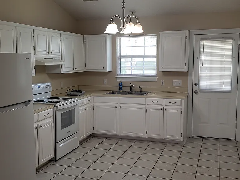 560 Snow Hill St #A — Photo 2