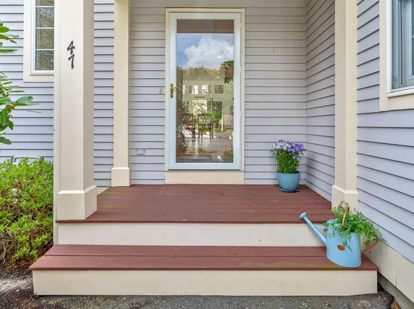 47 Blue Spruce Way, Mashpee, MA 02649