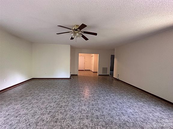 5th image of 614 Vaught Pl