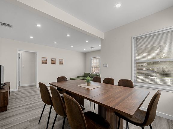 2nd image of 2231 N Niagara St #101