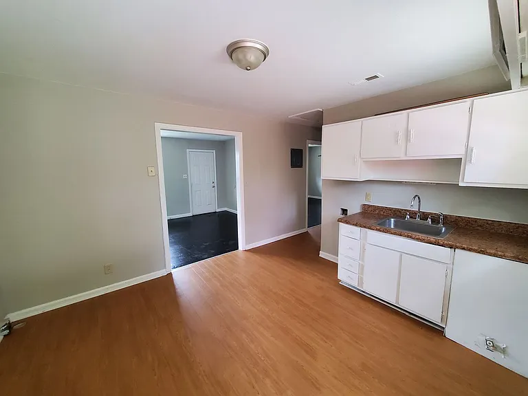 1004-1018 Fir Pl — Photo 3
