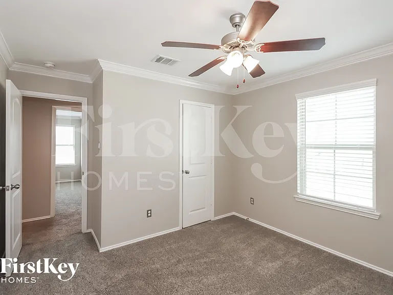4407 Follina Trl — Photo 11