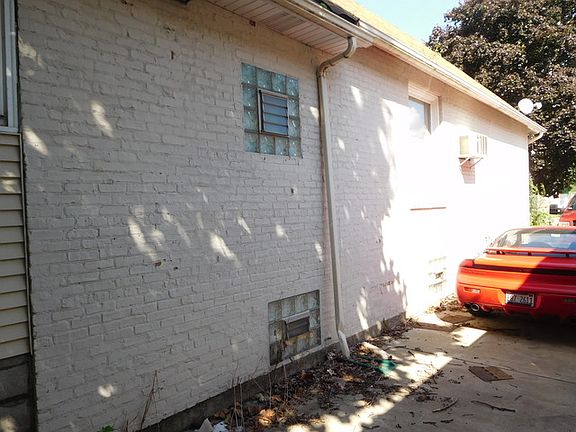 3rd image of 600 Douglas Ave