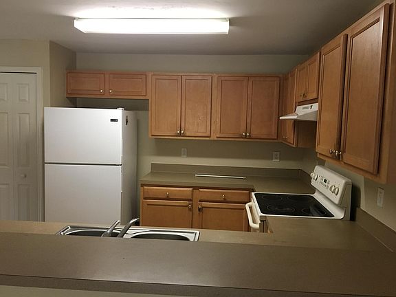 2nd image of 211 E 12th St