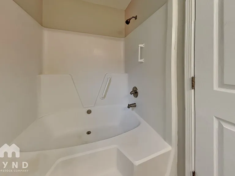 580 Staffordshire Dr — Photo 8