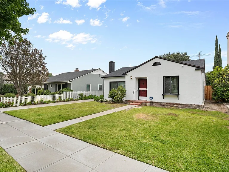 320 Laurel Ave — Photo 21