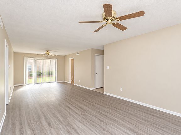 3rd image of 420 Connell Rd #7A