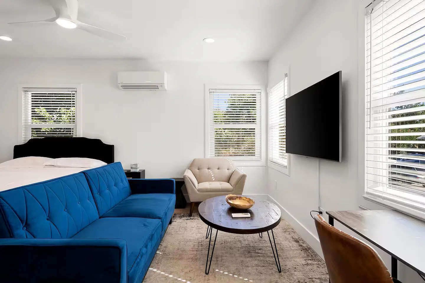 1 bed, 359 sqft, $2,139 — Photo 1