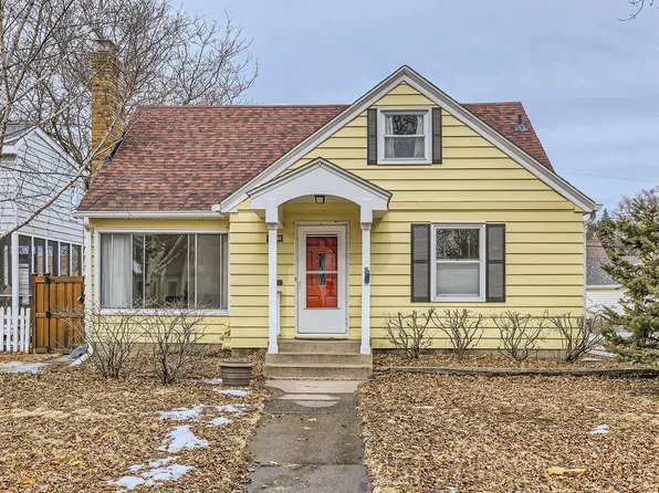 1391 California Ave W, Falcon Heights, MN 55108