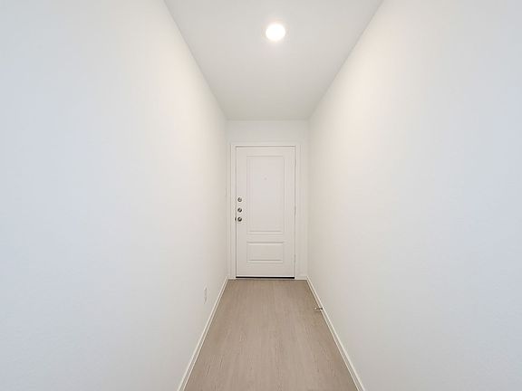 3rd image of 15671 Plum Brook Dr