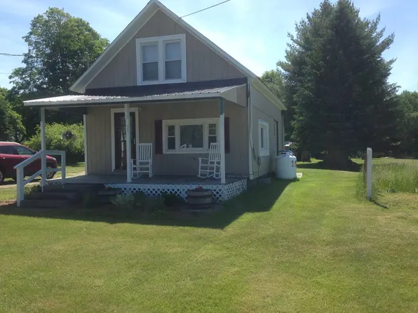 31 Clark St, Malone, NY 12953