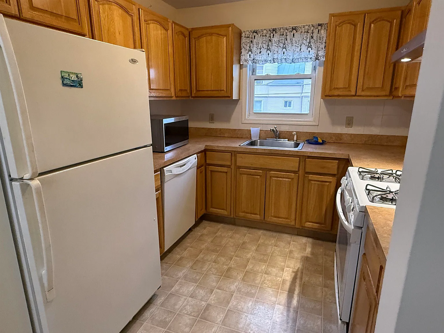 2 bed, 1.0 bath, 1000 sqft, $2,100 — Photo 2