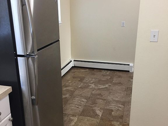Kitchen & dining area