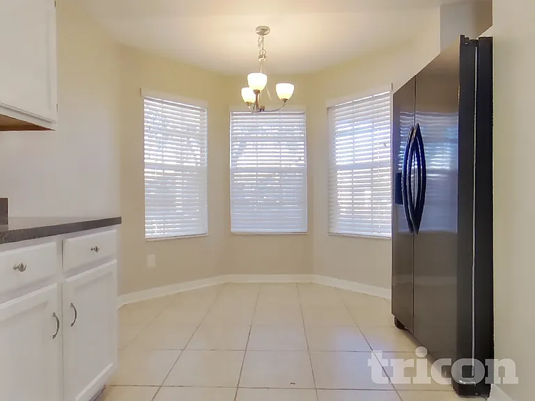 1627 Chatham Cir — Photo 6