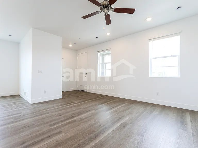 10159 Peoria Pkwy — Photo 6