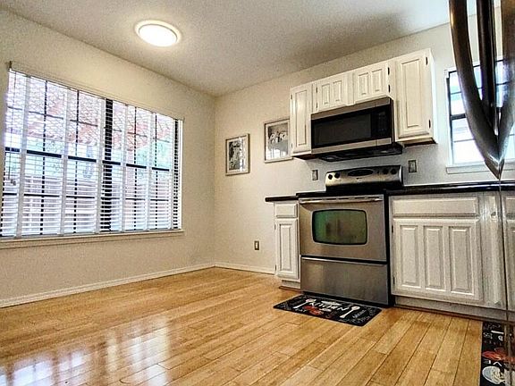 3rd image of 700 Canyon Ln