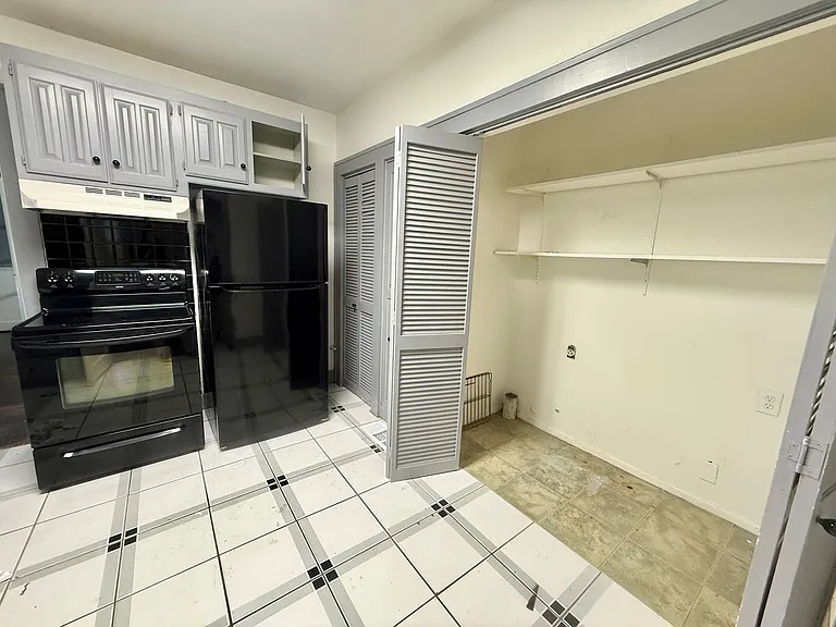 701 W Houston St — Photo 6