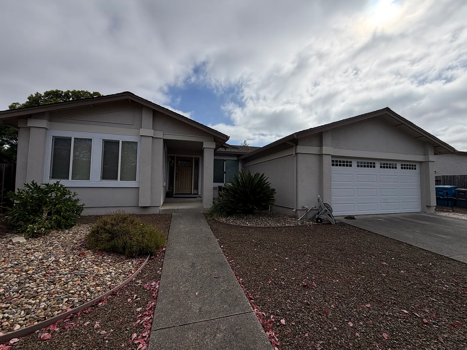 4 bed, 1618 sqft, $3,795 — Photo 2