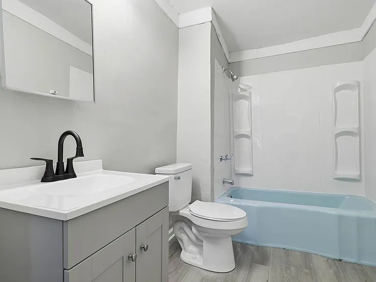 2324 Magazine St — Photo 17