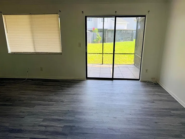 2305 Seaside Dr — Photo 3