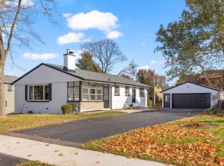 521 Lindley Ave, Westmont, IL