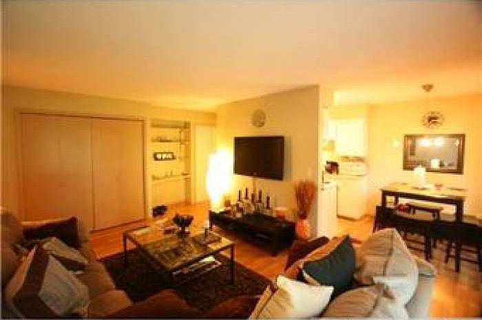 Living room to dining rm