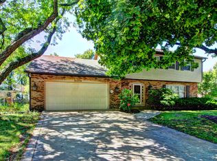 2480 Lakeview Ct, Aurora, IL 60506