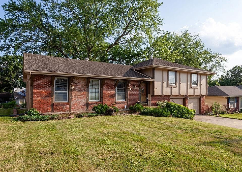 1st image of 8323 Corona Ave