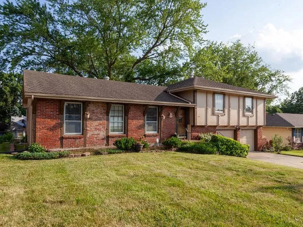 8323 Corona Ave, Kansas City, KS 66112