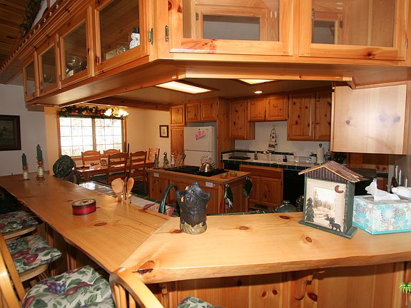 5th image of 230 Crater Lake Rd