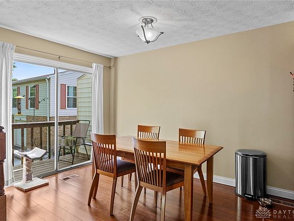 5th image of 95 Sunnyside Dr