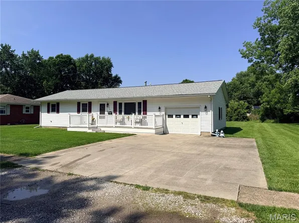 526 Harrington St, Carlinville, IL 62626