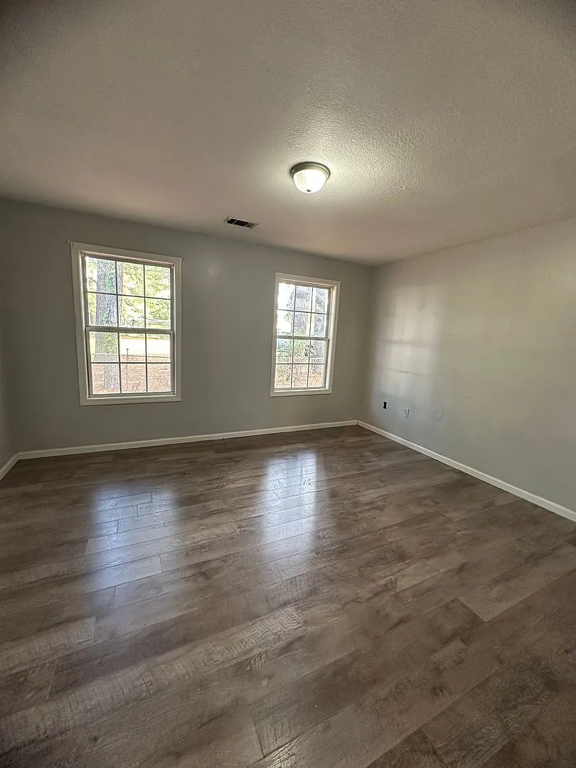 1112 Lake St — Photo 4