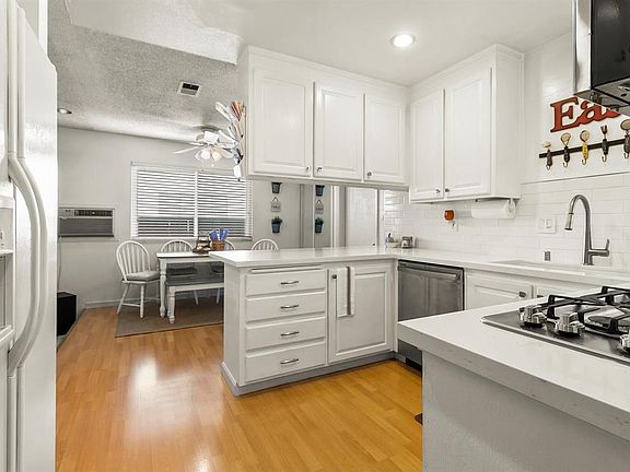 3rd image of 1083 Keldon Dr