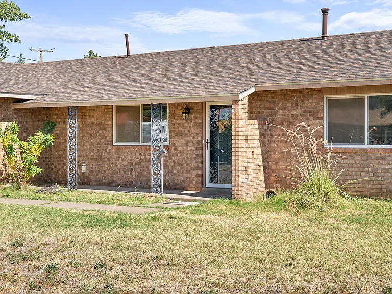 1116 Oakhurst Rd — Photo 3