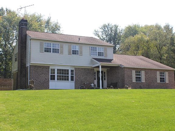 3rd image of 103 Cheryl Dr