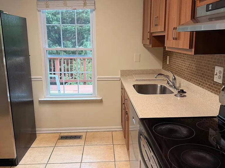 8818 Ridge Hollow Ct — Photo 13