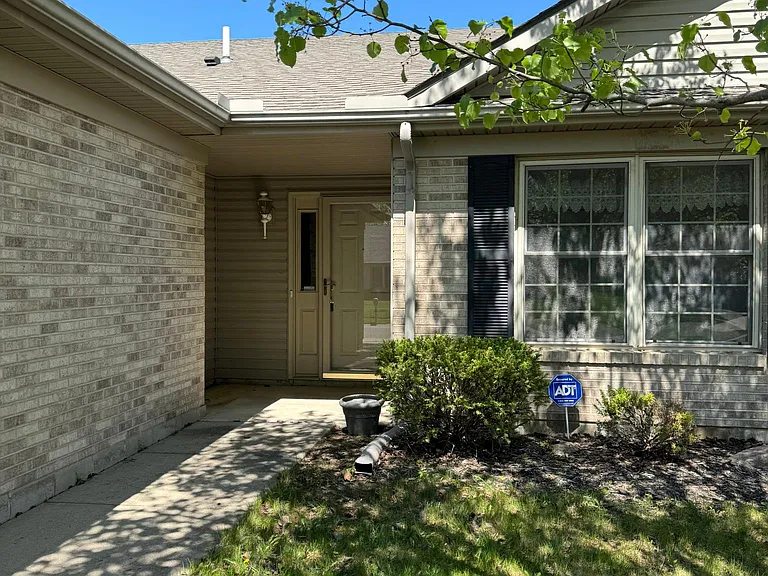 6740 Grovebelle Dr — Photo 2
