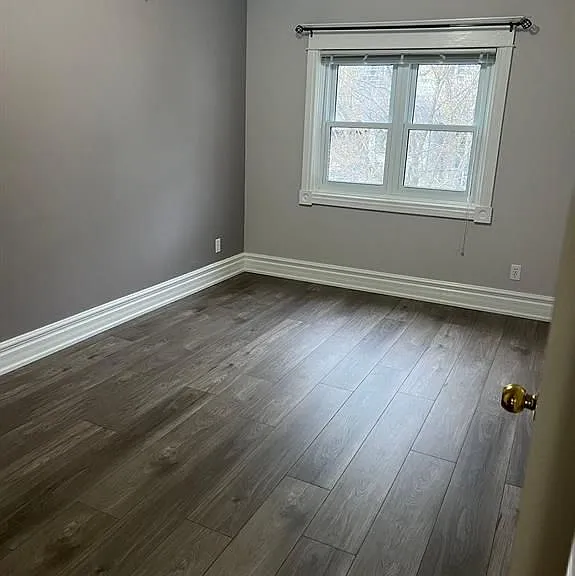 50 Manor Rd E — Photo 7