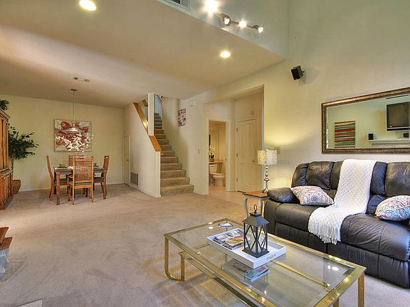 5th image of 10 Mountain Valley Pl