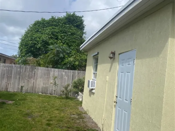 115 NE 192nd St #1, Miami, FL 33179