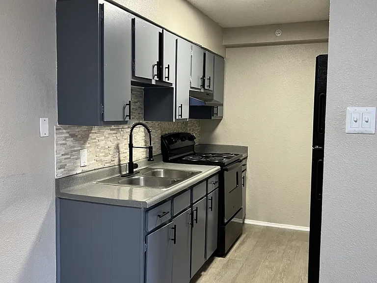 2029 Dayton St — Photo 13