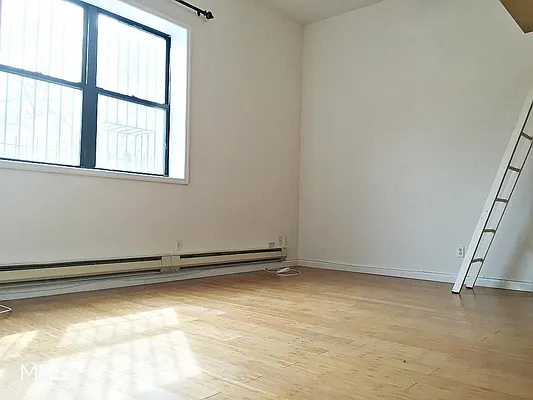 Rented by MNS | media 5