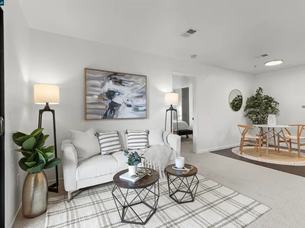 8201 Camino Colegio Dr APT 11, Rohnert Park, CA 94928