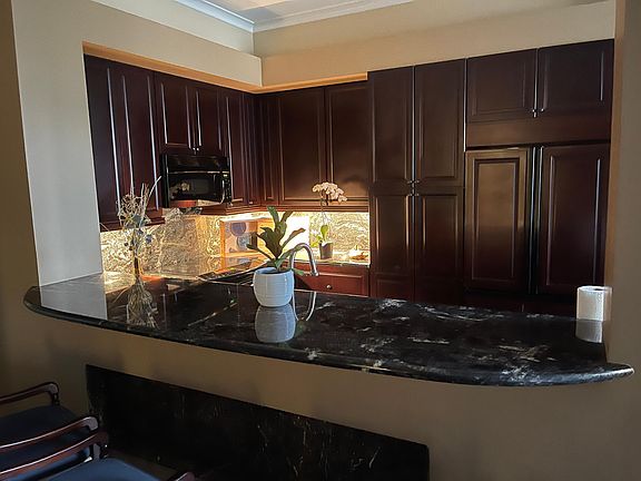 3rd image of 655 India St Unit 319