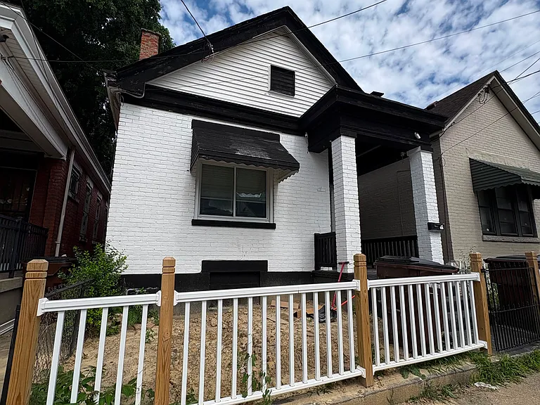 1932 Pearl St — Photo 1