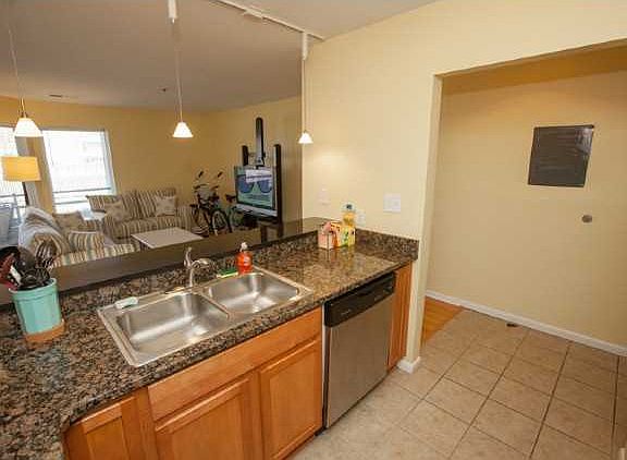 4th image of 304 28th St Unit 114